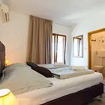 Pensión Ulika 3*
