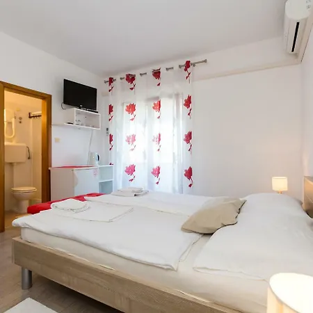 Guest house Ulika & 3*