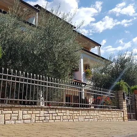 ゲストハウス Ulika & ポレッチ