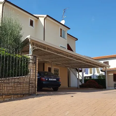 ゲストハウス Ulika &